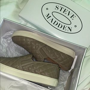 STEVE MADDEN QUILTED SLIP ON ECENTRCQ GREY SHOES